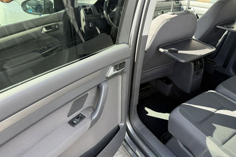 Volkswagen Touran zadbany - oryginalny przebieg zdjęcie 12