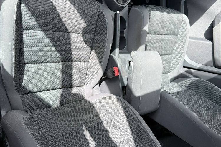 Volkswagen Touran zadbany - oryginalny przebieg zdjęcie 16