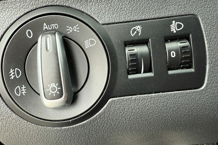 Volkswagen Touran zadbany - oryginalny przebieg zdjęcie 21