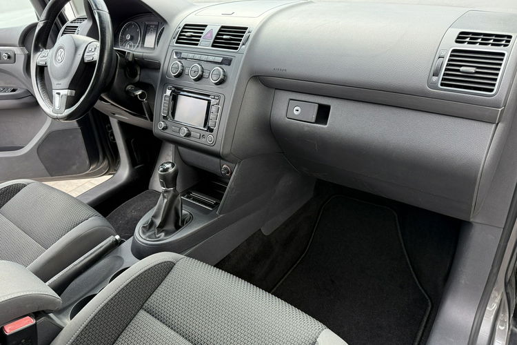 Volkswagen Touran zadbany - oryginalny przebieg zdjęcie 8