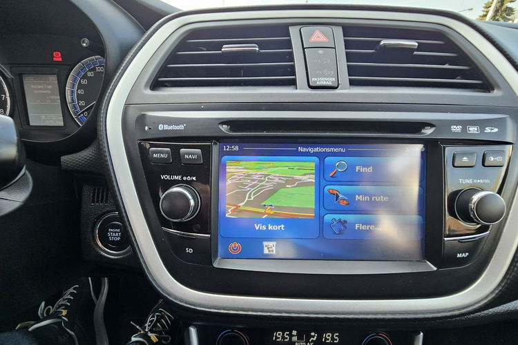 Suzuki SX4 S-Cross biała perła, navigaca, grzane fotele, serwis, telefon zdjęcie 19