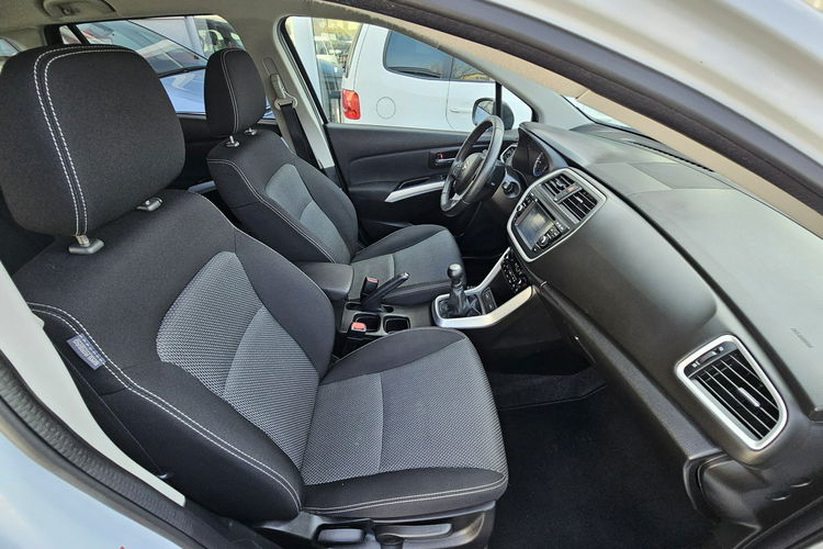 Suzuki SX4 S-Cross biała perła, navigaca, grzane fotele, serwis, telefon zdjęcie 28
