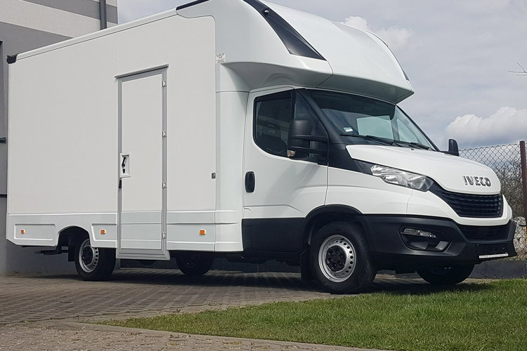 Iveco Daily KONTENER NISKOPODŁOGOWY 4.43x2.23x2.42 SKLEP BAR FOODTRUCK KAMPER AC zdjęcie 30