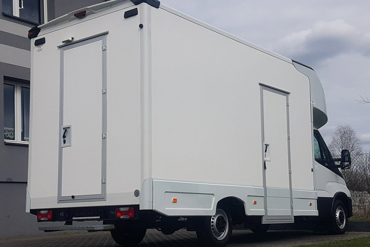 Iveco Daily KONTENER NISKOPODŁOGOWY 4.43x2.23x2.42 SKLEP BAR FOODTRUCK KAMPER AC zdjęcie 29