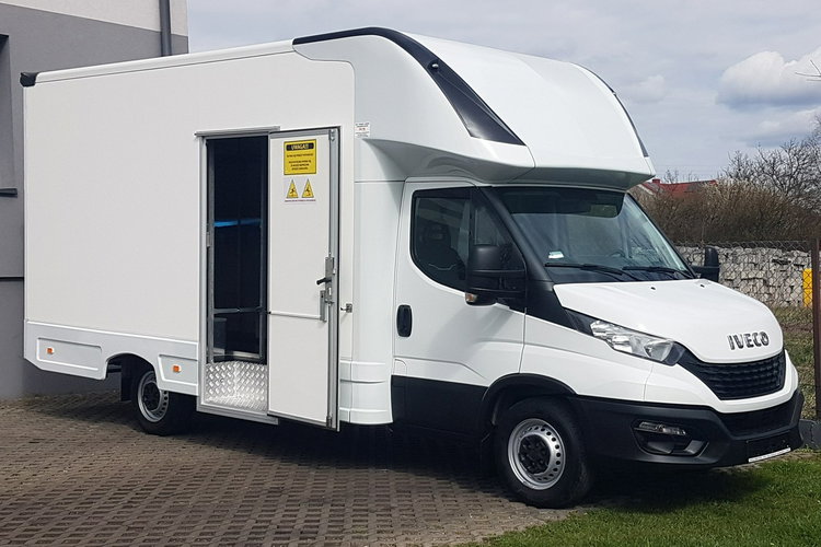 Iveco Daily KONTENER NISKOPODŁOGOWY 4.43x2.23x2.42 SKLEP BAR FOODTRUCK KAMPER AC zdjęcie 38