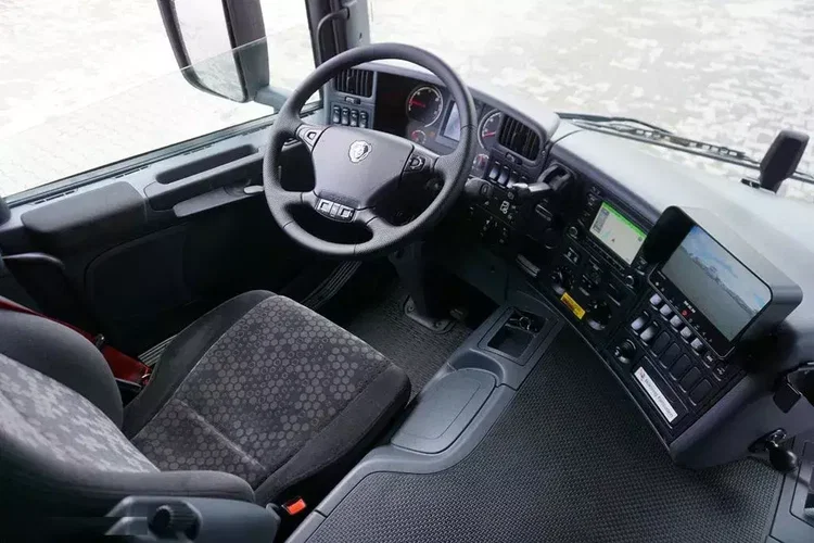 Scania P 320 / EURO 6 / KONTENER + WINDA / 22 PALETY / OŚ SKRĘTNA zdjęcie 13