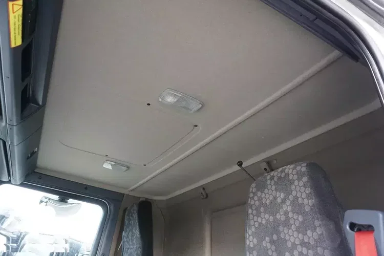 Scania P 320 / EURO 6 / KONTENER + WINDA / 22 PALETY / OŚ SKRĘTNA zdjęcie 17