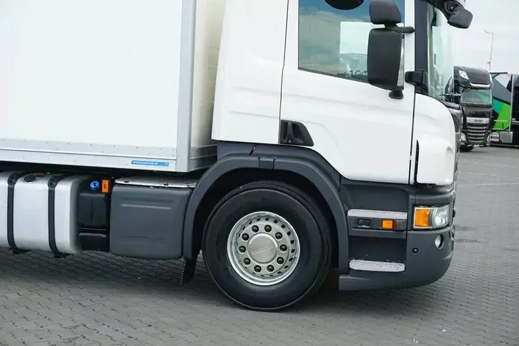 Scania P 320 / EURO 6 / KONTENER + WINDA / 22 PALETY / OŚ SKRĘTNA zdjęcie 18