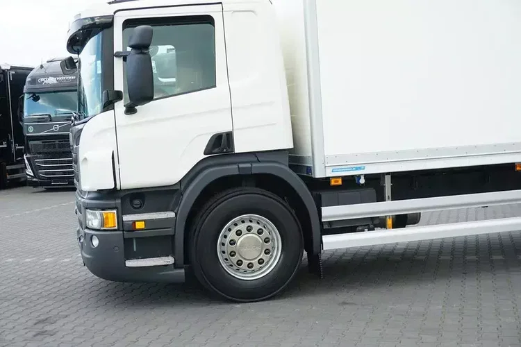 Scania P 320 / EURO 6 / KONTENER + WINDA / 22 PALETY / OŚ SKRĘTNA zdjęcie 25