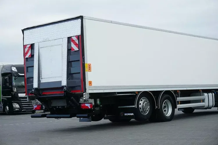 Scania P 320 / EURO 6 / KONTENER + WINDA / 22 PALETY / OŚ SKRĘTNA zdjęcie 32