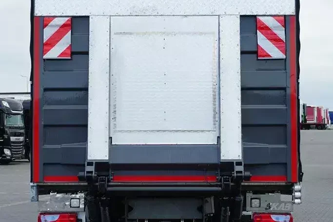 Scania P 320 / EURO 6 / KONTENER + WINDA / 22 PALETY / OŚ SKRĘTNA zdjęcie 34