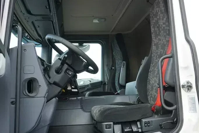Scania P 320 / EURO 6 / KONTENER + WINDA / 22 PALETY / OŚ SKRĘTNA zdjęcie 7