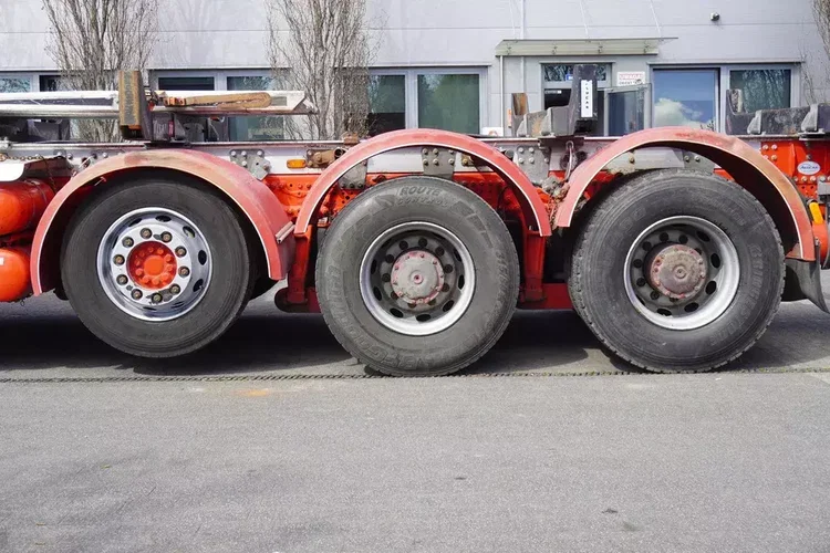 Mercedes Actros 3563 8×4 / 630 KM / oś skrętna / Zabudowa z kłonicami zdjęcie 14