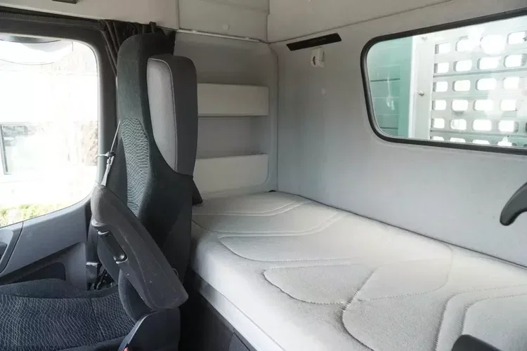 Mercedes Actros 3563 8×4 / 630 KM / oś skrętna / Zabudowa z kłonicami zdjęcie 21