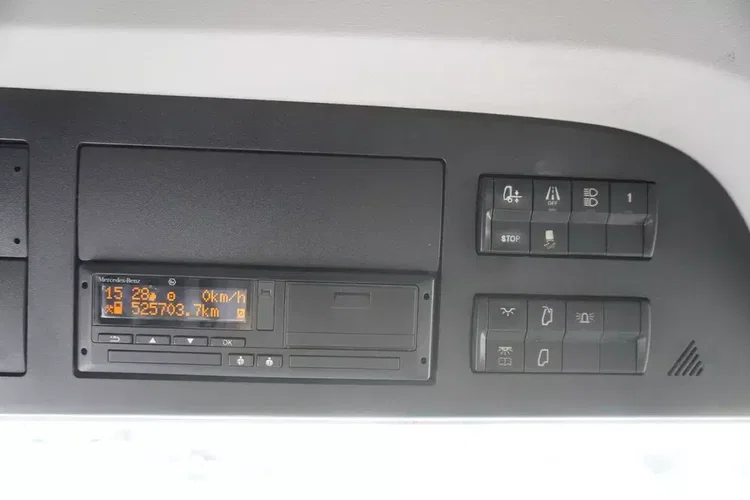 Mercedes Actros 3563 8×4 / 630 KM / oś skrętna / Zabudowa z kłonicami zdjęcie 22