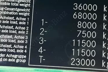 Mercedes Actros 3563 8×4 / 630 KM / oś skrętna / Zabudowa z kłonicami zdjęcie 3