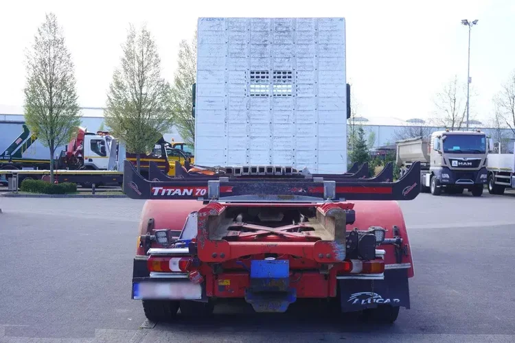 Mercedes Actros 3563 8×4 / 630 KM / oś skrętna / Zabudowa z kłonicami zdjęcie 7