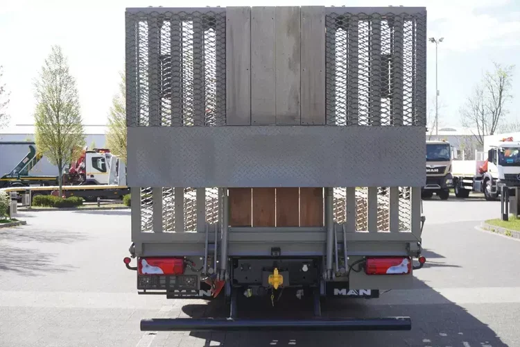 MAN TGS 35.360 E6 8x2 / HDS HIAB 166 E-2 5900 KG - 47 MTH / 160 tys. km / oś podnoszona zdjęcie 10