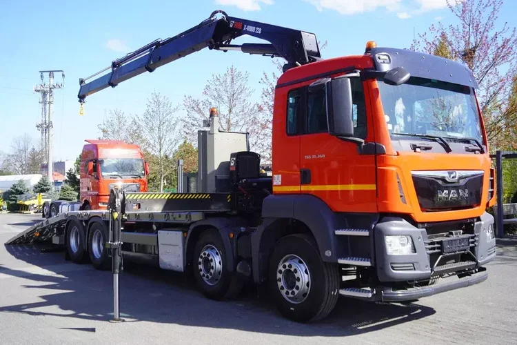 MAN TGS 35.360 E6 8x2 / HDS HIAB 166 E-2 5900 KG - 47 MTH / 160 tys. km / oś podnoszona zdjęcie 14