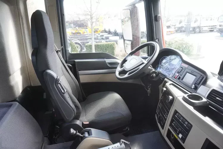 MAN TGS 35.360 E6 8x2 / HDS HIAB 166 E-2 5900 KG - 47 MTH / 160 tys. km / oś podnoszona zdjęcie 28