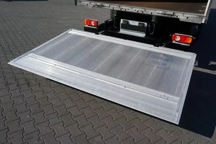 Iveco ZABUDOWA / KONTENER + WINDA / DŁ. 7,2 M zdjęcie 10