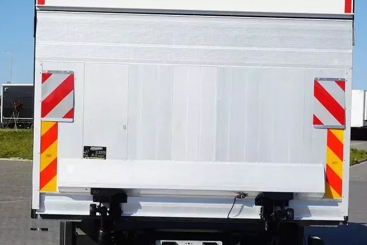 Iveco ZABUDOWA / KONTENER + WINDA / DŁ. 7,2 M zdjęcie 9