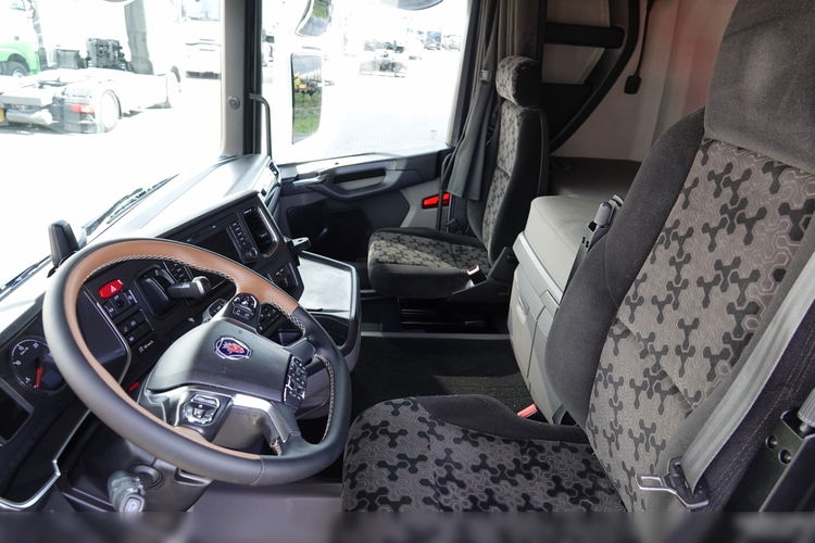 Scania R 450 / RETARDER / KLIMA POSTOJOWA / OPONY 100 % / PO KONTRAKCIE SERWISOWYM zdjęcie 24