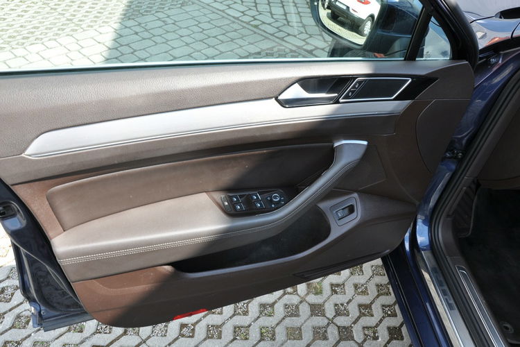 Volkswagen Passat 2.0TDI 190KM DSG Highline Navi Kamera Virtual Oryg.Hak Temp.ACC Led zdjęcie 10