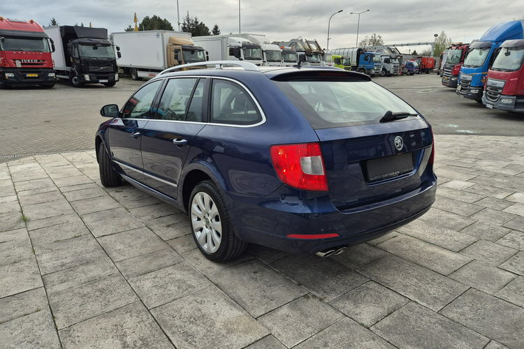 Superb Skoda Superb Combi 2.0 TDI 4x4 Elegance zdjęcie 11