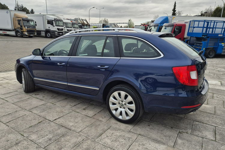 Superb Skoda Superb Combi 2.0 TDI 4x4 Elegance zdjęcie 12
