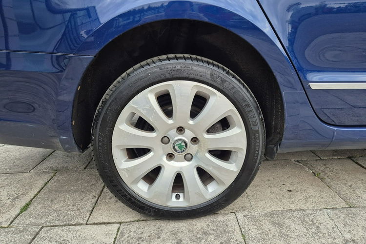 Superb Skoda Superb Combi 2.0 TDI 4x4 Elegance zdjęcie 17