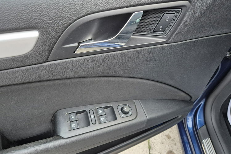 Superb Skoda Superb Combi 2.0 TDI 4x4 Elegance zdjęcie 22