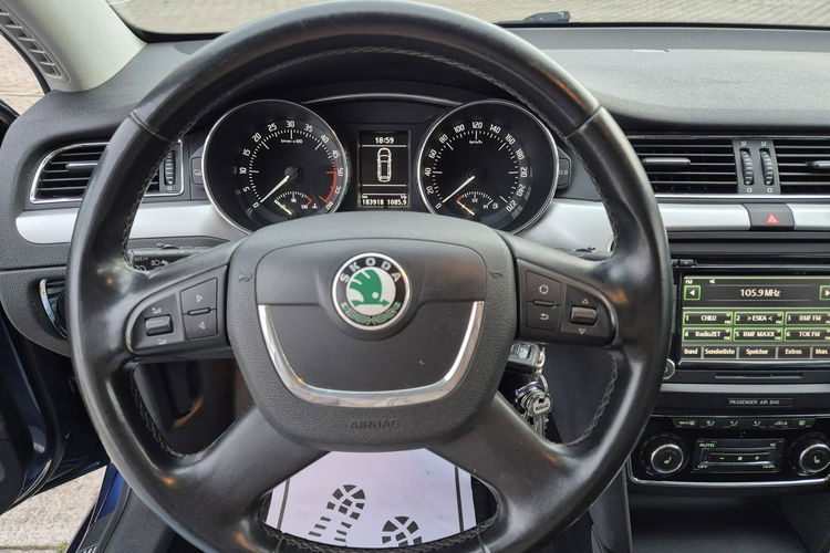 Superb Skoda Superb Combi 2.0 TDI 4x4 Elegance zdjęcie 27
