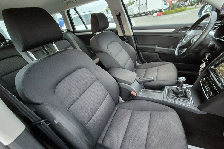 Superb Skoda Superb Combi 2.0 TDI 4x4 Elegance zdjęcie 35