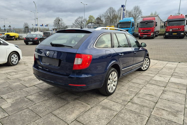 Superb Skoda Superb Combi 2.0 TDI 4x4 Elegance zdjęcie 8