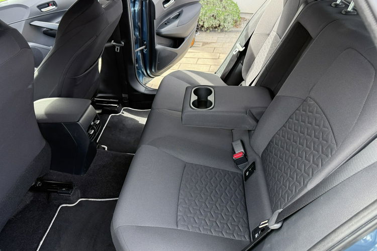 Toyota Corolla Hybryda niski przebieg oryginalny lakier zdjęcie 14