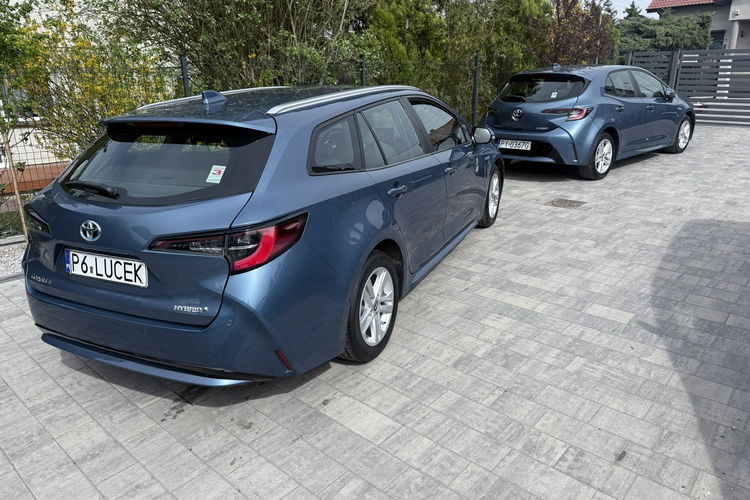Toyota Corolla Hybryda niski przebieg oryginalny lakier zdjęcie 16