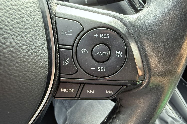 Toyota Corolla Hybryda niski przebieg oryginalny lakier zdjęcie 21