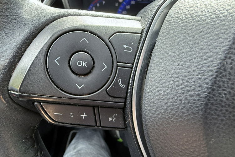 Toyota Corolla Hybryda niski przebieg oryginalny lakier zdjęcie 22