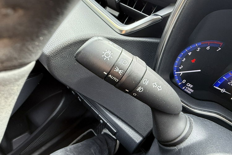 Toyota Corolla Hybryda niski przebieg oryginalny lakier zdjęcie 24