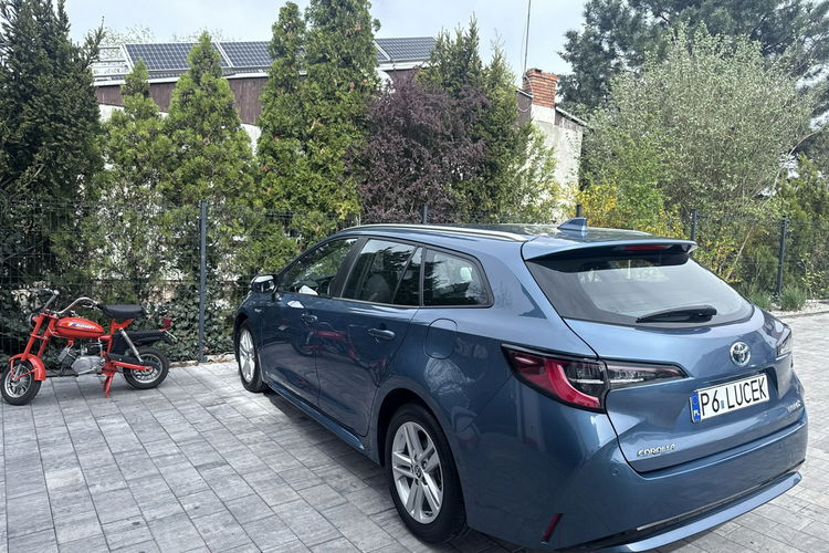 Toyota Corolla Hybryda niski przebieg oryginalny lakier zdjęcie 30