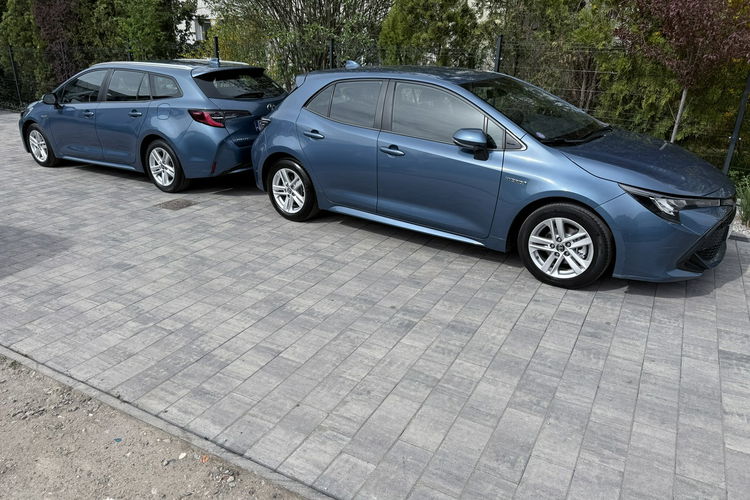 Toyota Corolla Hybryda niski przebieg oryginalny lakier zdjęcie 32