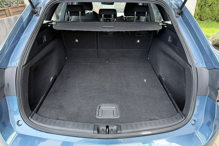 Toyota Corolla Hybryda niski przebieg oryginalny lakier zdjęcie 9