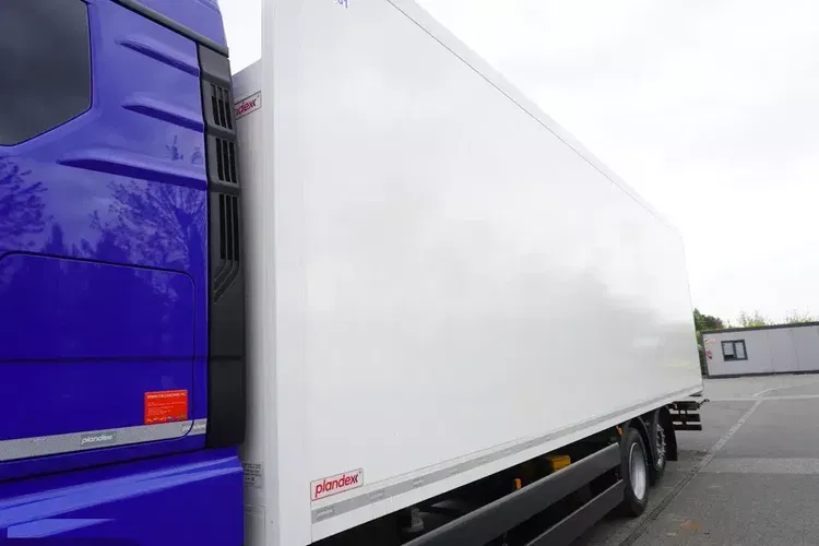MAN TGX 26.400 / Nowa izoterma Plandex 23 palety / GWARANCJA zdjęcie 13