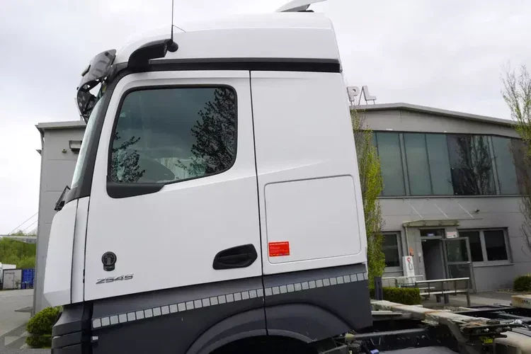 Mercedes Actros 2545 / 2021 / BDF / kab. sypialna zdjęcie 16