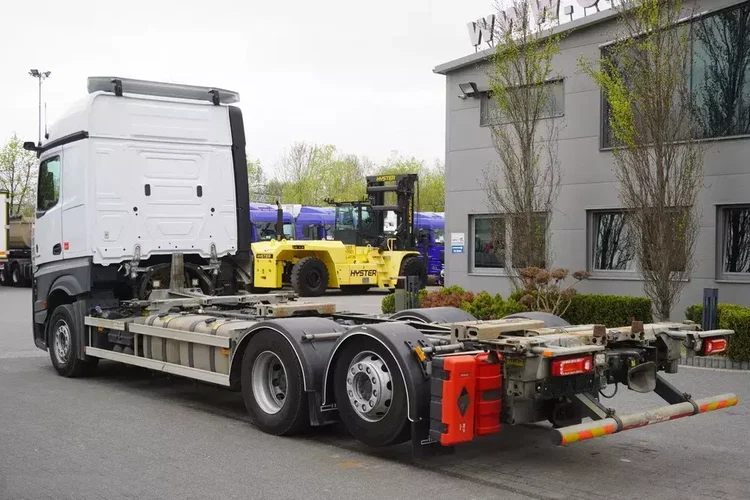 Mercedes Actros 2545 / 2021 / BDF / kab. sypialna zdjęcie 3