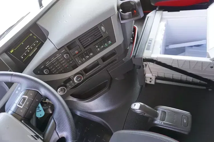 Volvo / FH / 420 / EURO 6 / ACC / MAŁY PRZEBIEG zdjęcie 9
