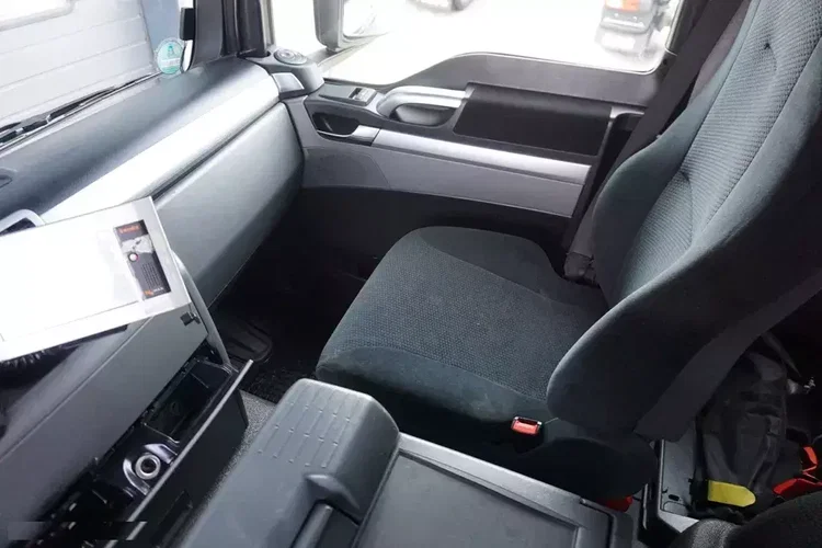 MAN TGS / 26.400 / 6 X 2 / SKRZYNIOWY + HDS / PALFINGER PK 22002 / OŚ SKRĘTNA zdjęcie 39