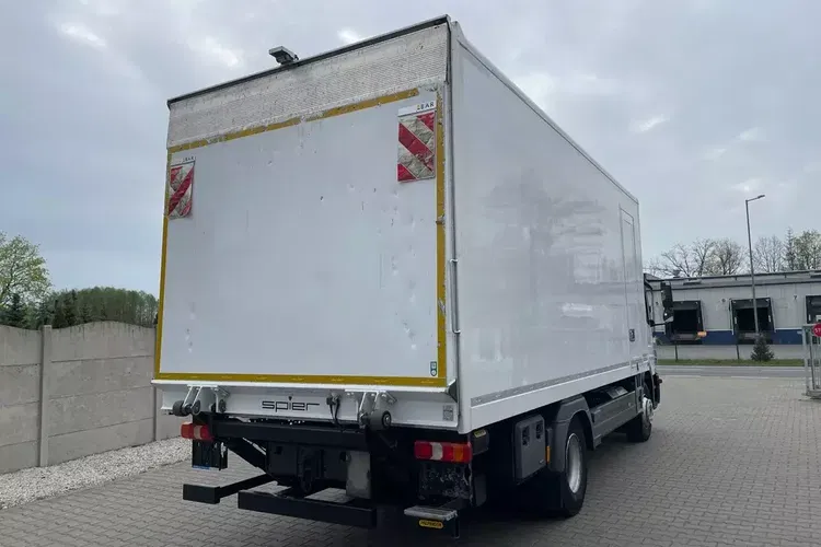 Mercedes ATEGO 1324/ Ładownośc 7, 5 tony/ kontener 6.2m zdjęcie 6