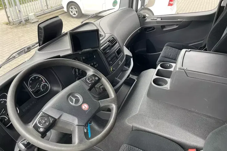 Mercedes ATEGO 1324/ Ładownośc 7, 5 tony/ kontener 6.2m zdjęcie 8